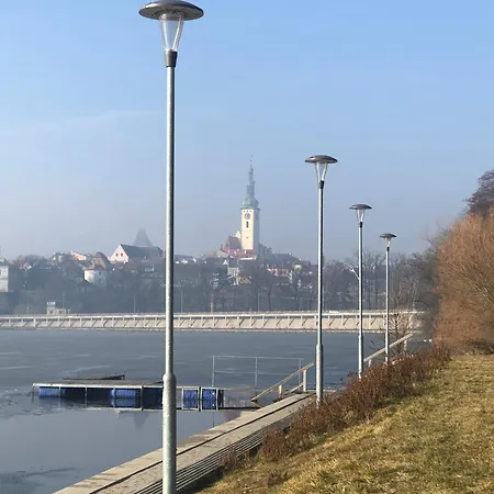 Na Dukelské S Garáží Apartmán *